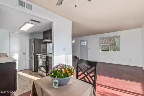 Kitchen - 709 E Cochise Dr #B, Phoenix, AZ 85020 photo 2 of 5