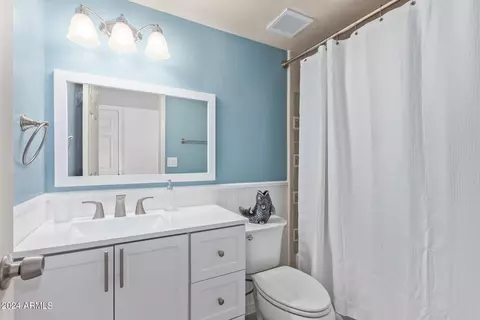 Bath - 709 E Cochise Dr #B, Phoenix, AZ 85020 photo 4 of 4
