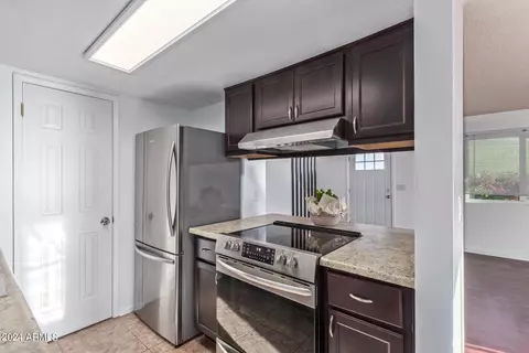 Kitchen - 709 E Cochise Dr #B, Phoenix, AZ 85020 photo 5 of 5