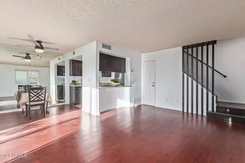 Living - 709 E Cochise Dr #B, Phoenix, AZ 85020 photo 1 of 1