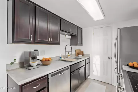 Kitchen - 709 E Cochise Dr #B, Phoenix, AZ 85020 photo 1 of 5