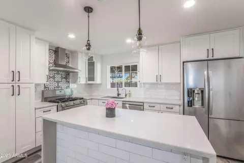 527 E Butler Dr, Phoenix, AZ 85020 photo 2