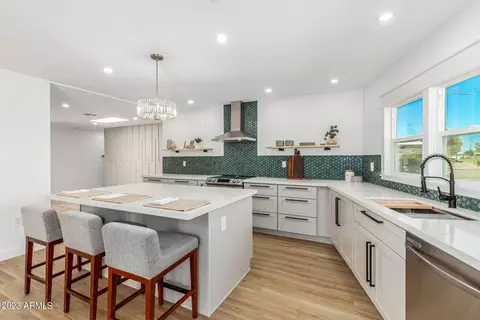 11825 N Hacienda Dr, Sun City, AZ 85351