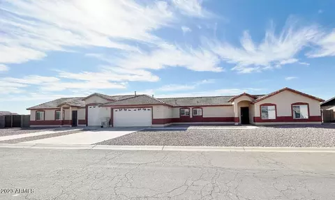 10005 W Wenden Dr, Arizona City, AZ 85123