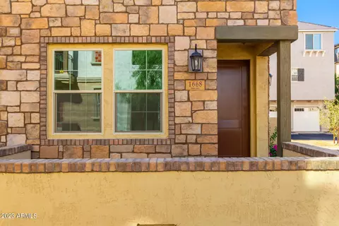 1668 E Hampton Ln, Gilbert, AZ 85295 photo 4