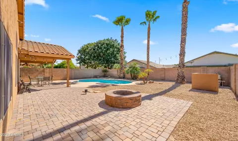 Exterior - 1077 E Baylor Ln, Gilbert, AZ 85296 photo 3 of 7