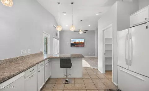 Kitchen - 1077 E Baylor Ln, Gilbert, AZ 85296 photo 3 of 4