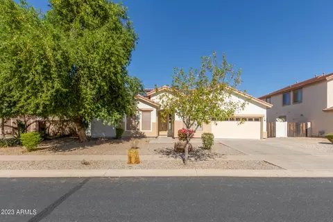 8610 W Carole Ln, Glendale, AZ 85305