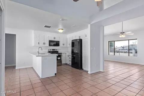 6802 W Cambridge Ave, Phoenix, AZ 85035 photo 4