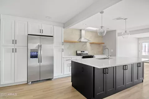 916 E Orchid Ln, Phoenix, AZ 85020