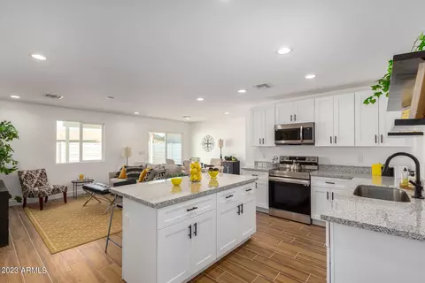 2439 E Tamarisk Ave, Phoenix, AZ 85040 photo 10