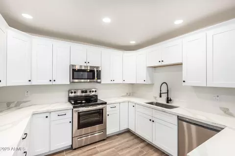333 E Clarendon Ave, Phoenix, AZ 85012 photo 8