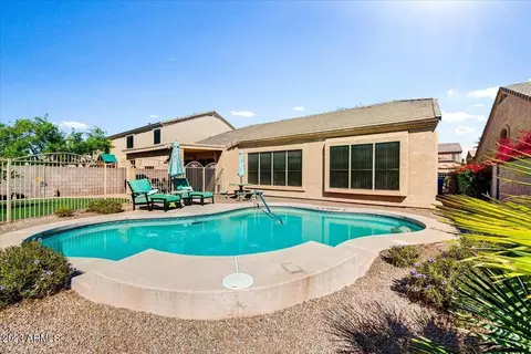 4623 E Briles Rd, Phoenix, AZ 85050 photo 2