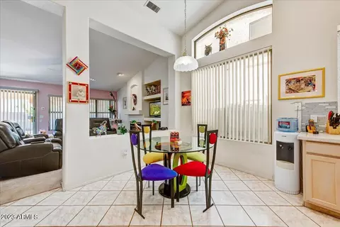 4623 E Briles Rd, Phoenix, AZ 85050 photo 8