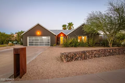 9841 S 46th St, Phoenix, AZ 85044