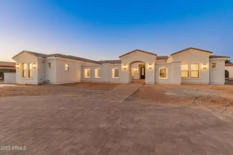 8360 W Park View Ct, Peoria, AZ 85383