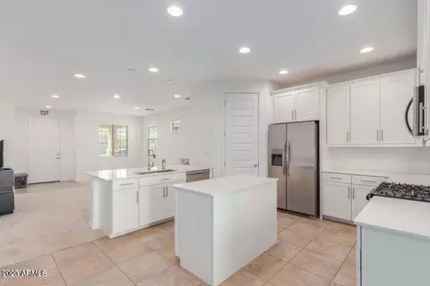 3741 S 64th Dr, Phoenix, AZ 85043 photo 6