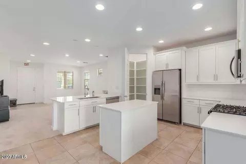 3741 S 64th Dr, Phoenix, AZ 85043 photo 7