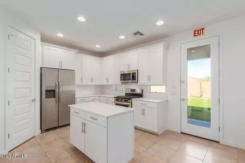 3741 S 64th Dr, Phoenix, AZ 85043 photo 5