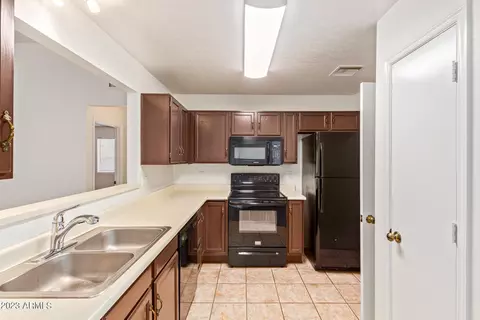 3141 E Kerry Ln, Phoenix, AZ 85050 photo 8