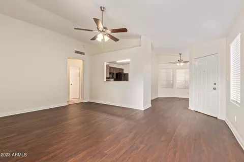 3141 E Kerry Ln, Phoenix, AZ 85050 photo 3