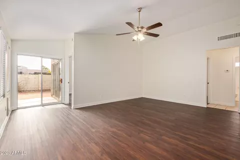 3141 E Kerry Ln, Phoenix, AZ 85050 photo 4