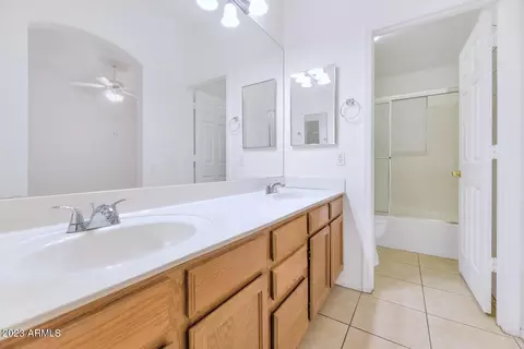 1050 S Surfside Dr, Gilbert, AZ 85233 photo 5