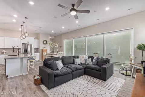 276 E Shamrock Dr, Chandler, AZ 85286