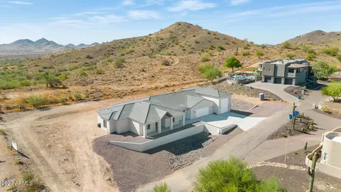 11 W Night Glow Dr, Phoenix, AZ 85085