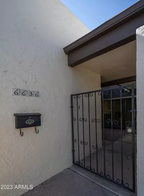 6636 N Chatelaine Pl, Phoenix, AZ 85014 photo 2