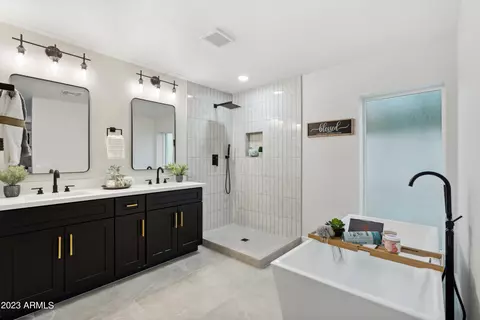 Bath - 2318 E Sahuaro Dr, Phoenix, AZ 85028 photo 1 of 2