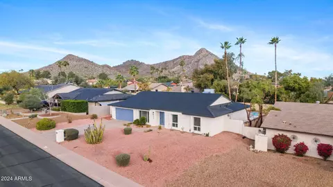 View/Area - 2318 E Sahuaro Dr, Phoenix, AZ 85028 photo 2 of 3