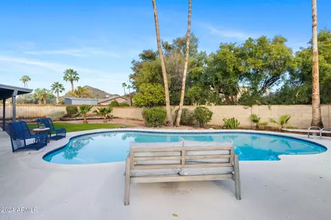 Exterior - 2318 E Sahuaro Dr, Phoenix, AZ 85028 photo 6 of 9