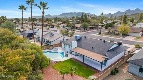 View/Area - 2318 E Sahuaro Dr, Phoenix, AZ 85028 photo 3 of 3
