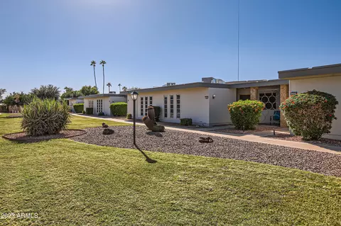 10922 W Coggins Dr, Sun City, AZ 85351