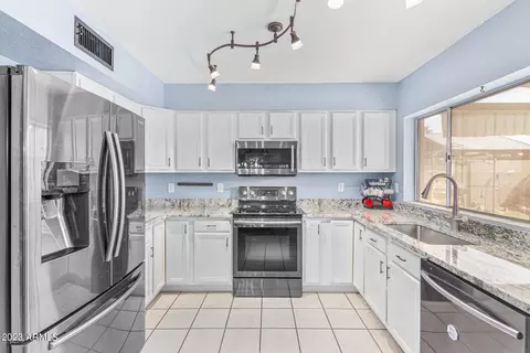 4209 W Aster Dr, Phoenix, AZ 85029 photo 2