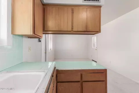 5225 N 35th Dr, Phoenix, AZ 85019 photo 18