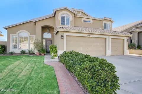 2227 E Granite View Dr, Phoenix, AZ 85048