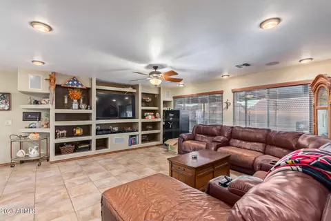 1814 E Vineyard Rd, Phoenix, AZ 85042 photo 12