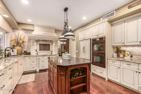 1208 E Desert Flower Ln, Phoenix, AZ 85048 photo 2
