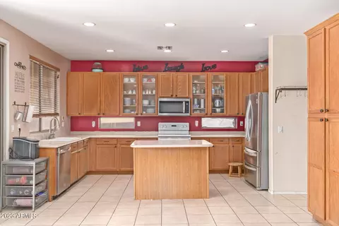 Kitchen - 9853 E Navarro Ave, Mesa, AZ 85209 photo 1 of 3