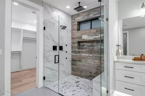 Bath - 709 W Solano Dr, Phoenix, AZ 85013 photo 2 of 12