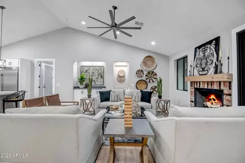 Living - 709 W Solano Dr, Phoenix, AZ 85013 photo 4 of 5