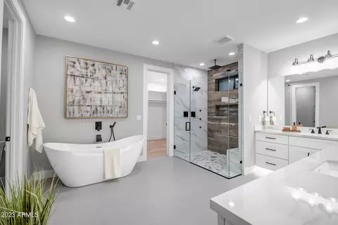 Bath - 709 W Solano Dr, Phoenix, AZ 85013 photo 7 of 12