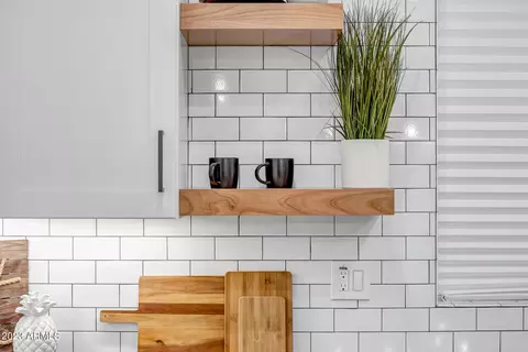 Kitchen - 709 W Solano Dr, Phoenix, AZ 85013 photo 5 of 10
