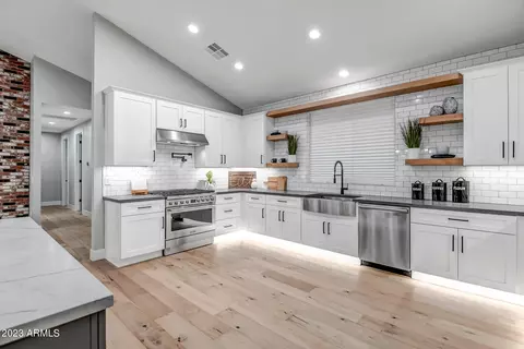 Kitchen - 709 W Solano Dr, Phoenix, AZ 85013 photo 7 of 10