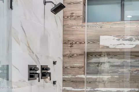 Bath - 709 W Solano Dr, Phoenix, AZ 85013 photo 4 of 12