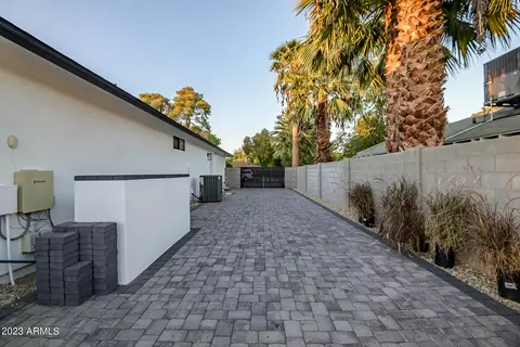 Exterior - 709 W Solano Dr, Phoenix, AZ 85013 photo 3 of 30