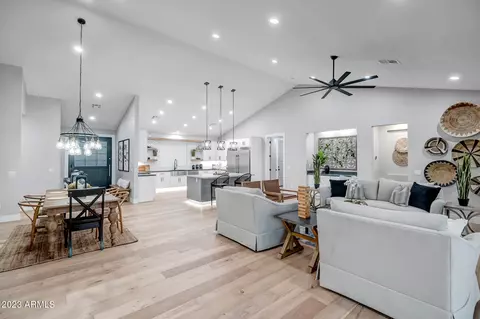 Living - 709 W Solano Dr, Phoenix, AZ 85013 photo 5 of 5
