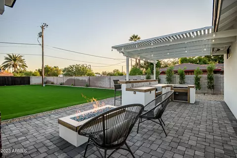 Exterior - 709 W Solano Dr, Phoenix, AZ 85013 photo 8 of 30